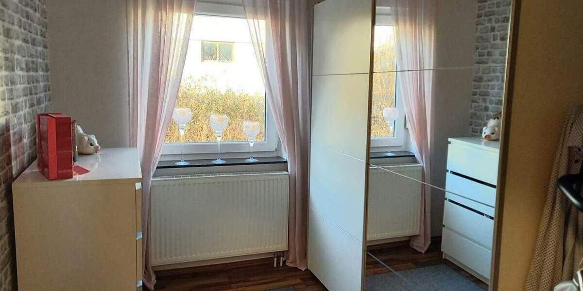 Einfamilienhaus mit Balkon, Terrasse, Garten und Garage, kernsaniert + renoviert (bei Ausbau DG + ca.40 m² Wfl) in Rodalben - Waldrandlage 4 zimmer