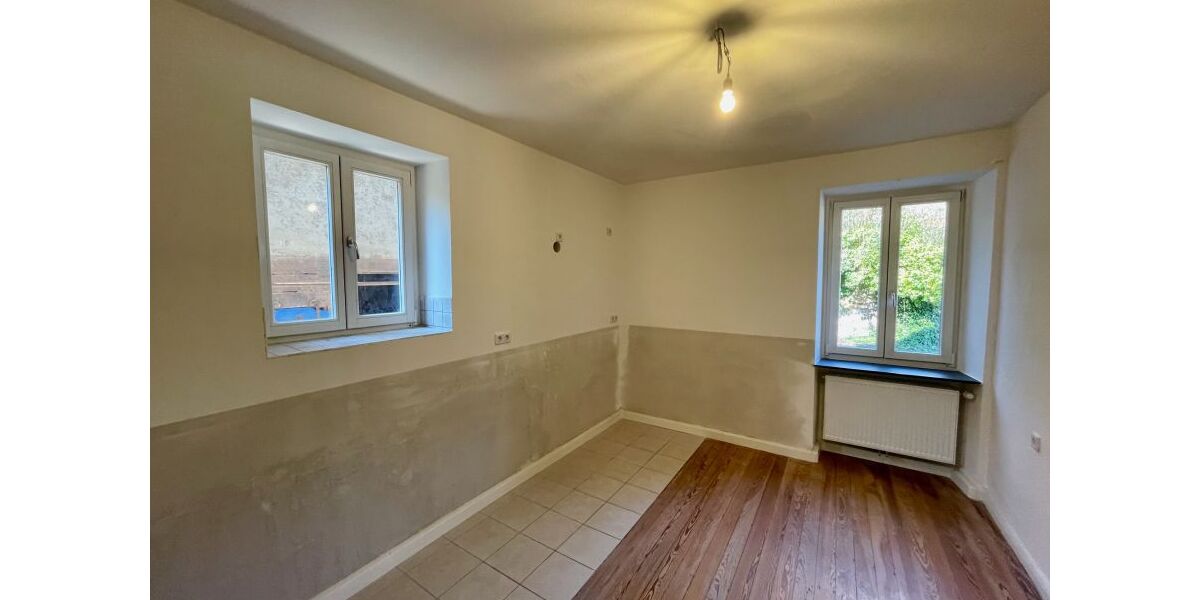 Provisionsfrei* Wunderschöne, komplett renovierte 140qm Altbauwohnung nahe Neustadt mit Garten - 5- Frankeneck | Angebot:25908495