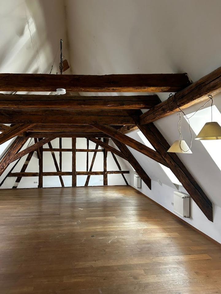 Schöne Dachgeschoßwohnung in NeustadtWeinstraße zu vermieten.