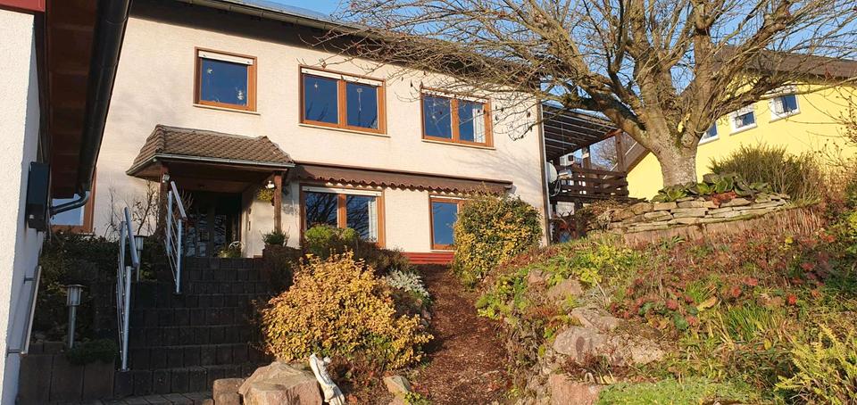 Einfamilienhaus mit Garage 8 zimmer