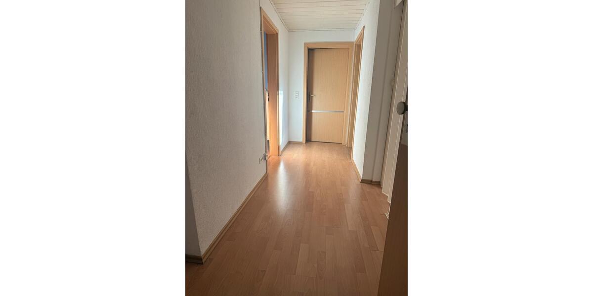 Dachgeschoßwohnung Kaiserslautern - 2.5 Zimmer, 65 m&sup2;, 690&euro; | Angebot:25852442
