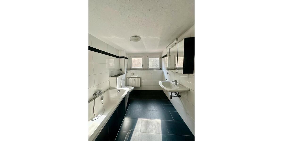 Dachgeschoßwohnung Bad Dürkheim - 5 Zimmer, 100 m&sup2;, 950&euro; | Angebot:26045223