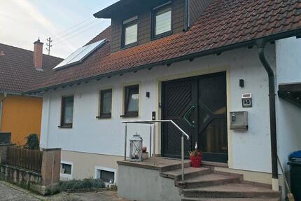 Haus Lambrecht (Pfalz) - 4 Zimmer, 120 m&sup2;, 1.200&euro; | Angebot:24702820