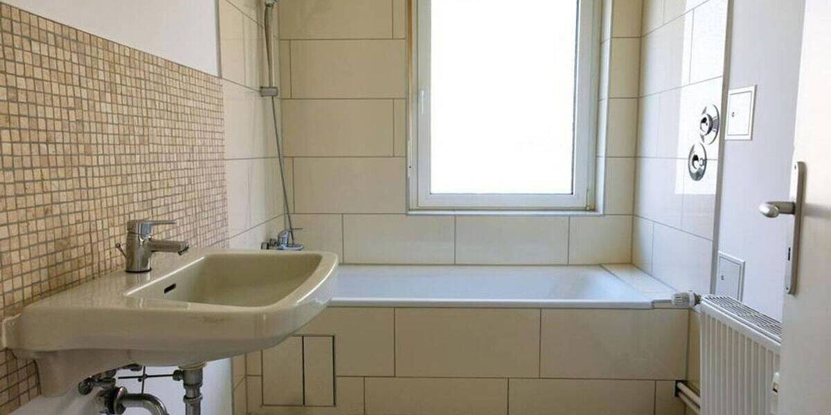 Balkon: helle großzügige 3-Zimmer+Wohnküche+Bad+GästeToilette, keine Schrägen,zentral 3 zimmer