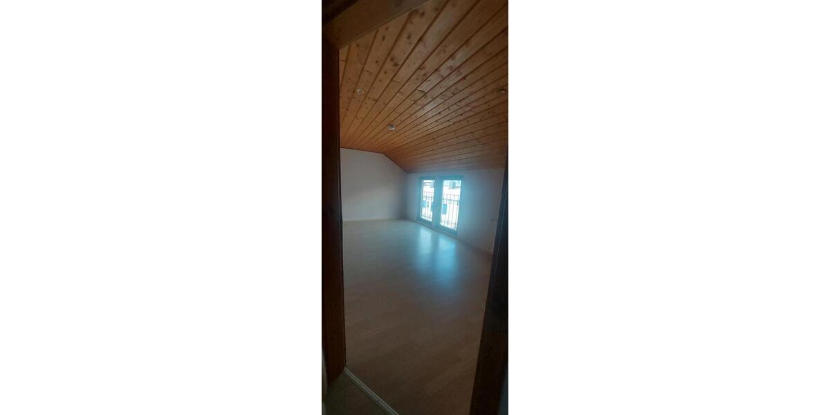 Etagenwohnung Gaugrehweiler - 4 Zimmer, 120 m&sup2;, 700&euro; | Angebot:26229209