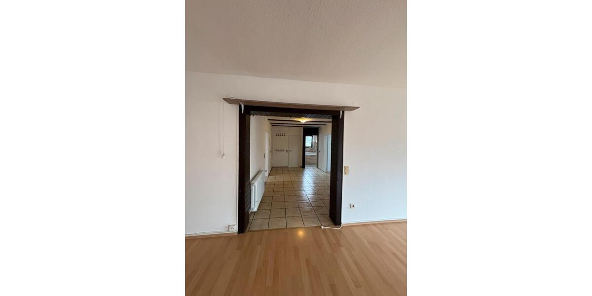 Dachgeschoßwohnung Kaiserslautern Betzenberg - 4 Zimmer, 110 m&sup2;, 950&euro; | Angebot:24841764