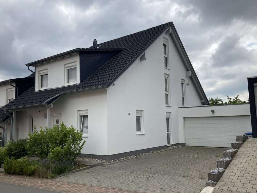 Haus zum Mieten in Mackenbach 1.800 € 196 m²