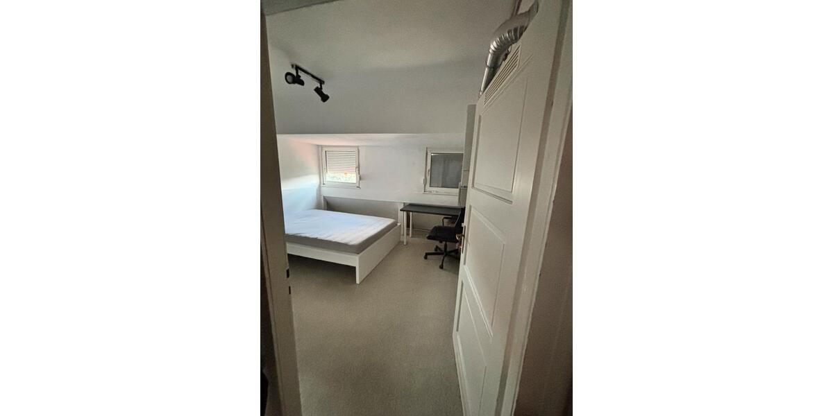 Dachgeschoßwohnung Kaiserslautern Bahnheim - 1 Zimmer, 30 m&sup2;, 290&euro; | Angebot:26250602