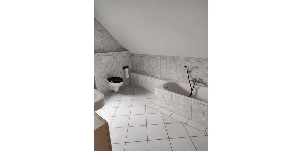 Dachgeschoßwohnung Krickenbach - 4 Zimmer, 108 m&sup2;, 1.400&euro; | Angebot:24826725