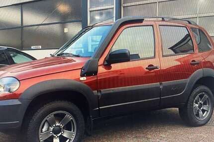 Lada Niva 17.400 km 13.800 &euro; Queidersbach 66851