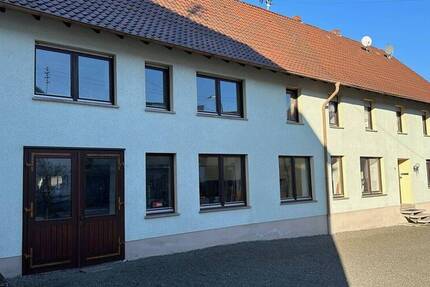 Großes Wohn- und Geschäftshaus mit gut ausgestatteter Schreinerei
