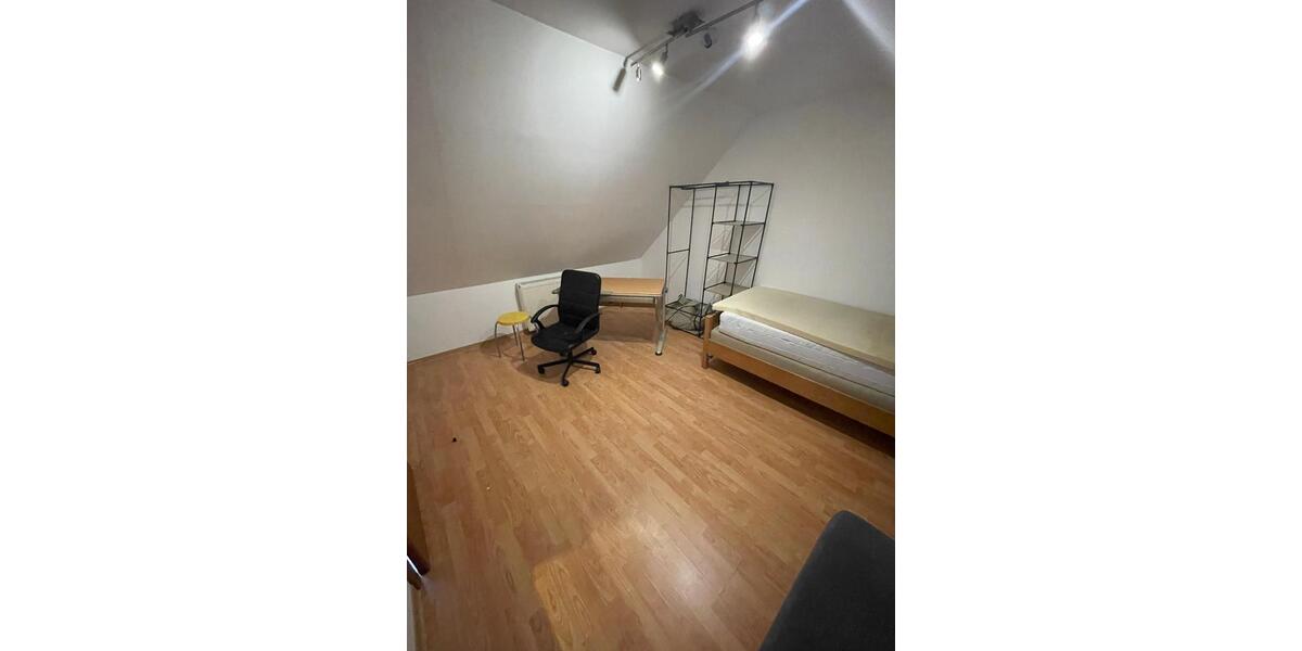 Dachgeschoßwohnung Kaiserslautern Betzenberg - 2 Zimmer, 30 m&sup2;, 320&euro; | Angebot:26442545