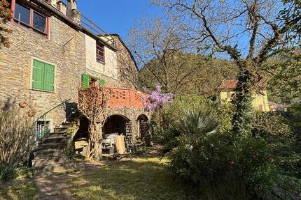 Haus Winnweiler - 7.5 Zimmer, 308 m&sup2;, 115.000&euro; | Angebot:26327599
