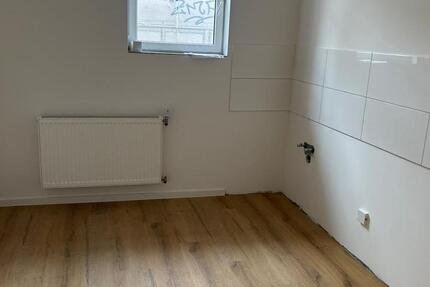 Moderne Erdgeschosswohnung mit 75 m² – Erstbezug nach Sanierung in zentraler Lage zimmer