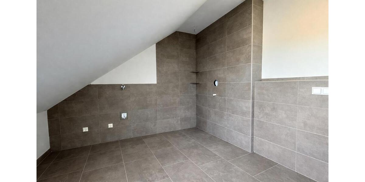 Dachgeschoßwohnung Neustadt an der Weinstraße Diedesfeld - 3 Zimmer, 103 m&sup2;, 1.694&euro; | Angebot:26163582