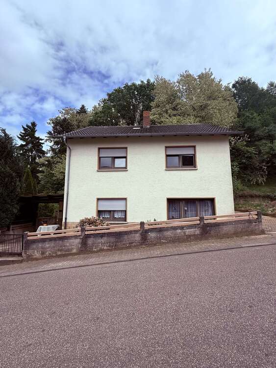 Haus zum Kaufen in Thaleischweiler-Fröschen 129.000 € 130 m²