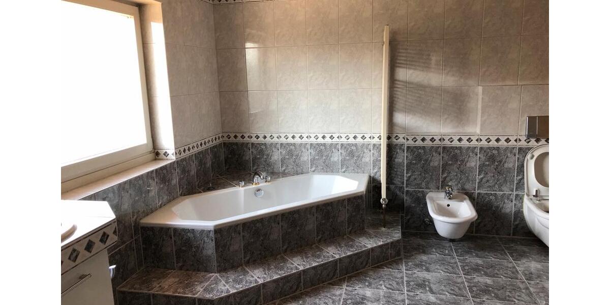 Einfamilienhaus Mehlingen - 5.5 Zimmer, 185 m&sup2;, 1.300&euro; | Angebot:27692043