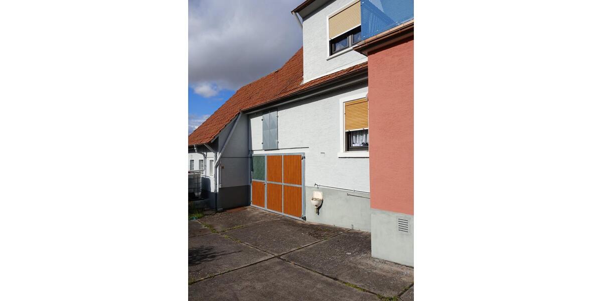 Charmantes Einfamilienwohnhaus mit Garage, Nebengeb. und Garten 6 zimmer