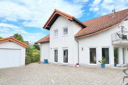 Haus Mackenbach - 5 Zimmer, 272 m&sup2;, 2.900&euro; | Angebot:27655848