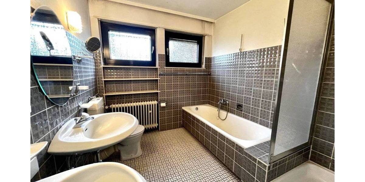 Einfamilienhaus Kaiserslautern Innenstadt - 6 Zimmer, 211 m&sup2;, 275.000&euro; | Angebot:25928854