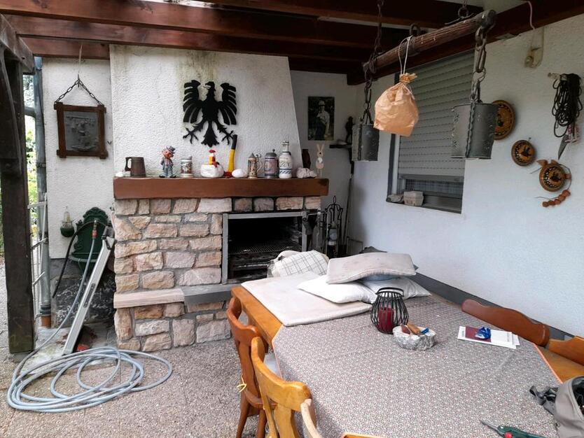 Mehrfamilienhaus freistehend mit großem Grundstück + Ladenlokal