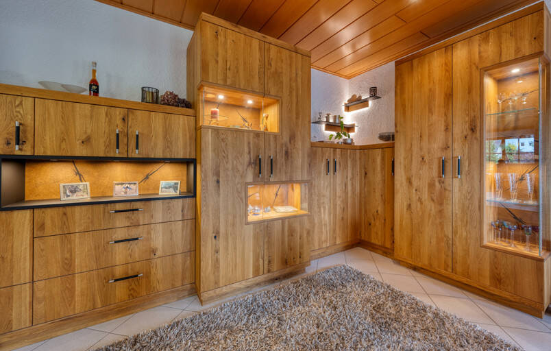 MG - Herrschaftliches Anwesen mit großzügigem Grundstück und Garage