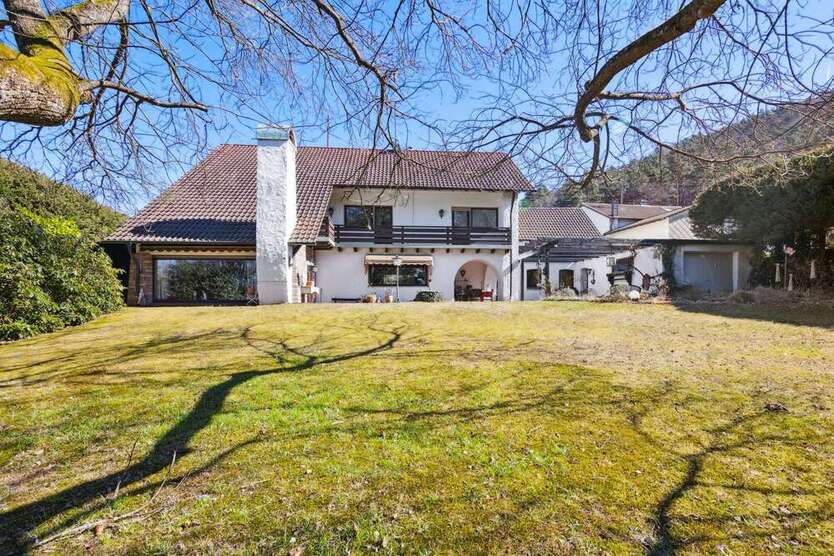 Haus zum Kaufen in Bruchmühlbach-Miesau 595.000 € 331 m²