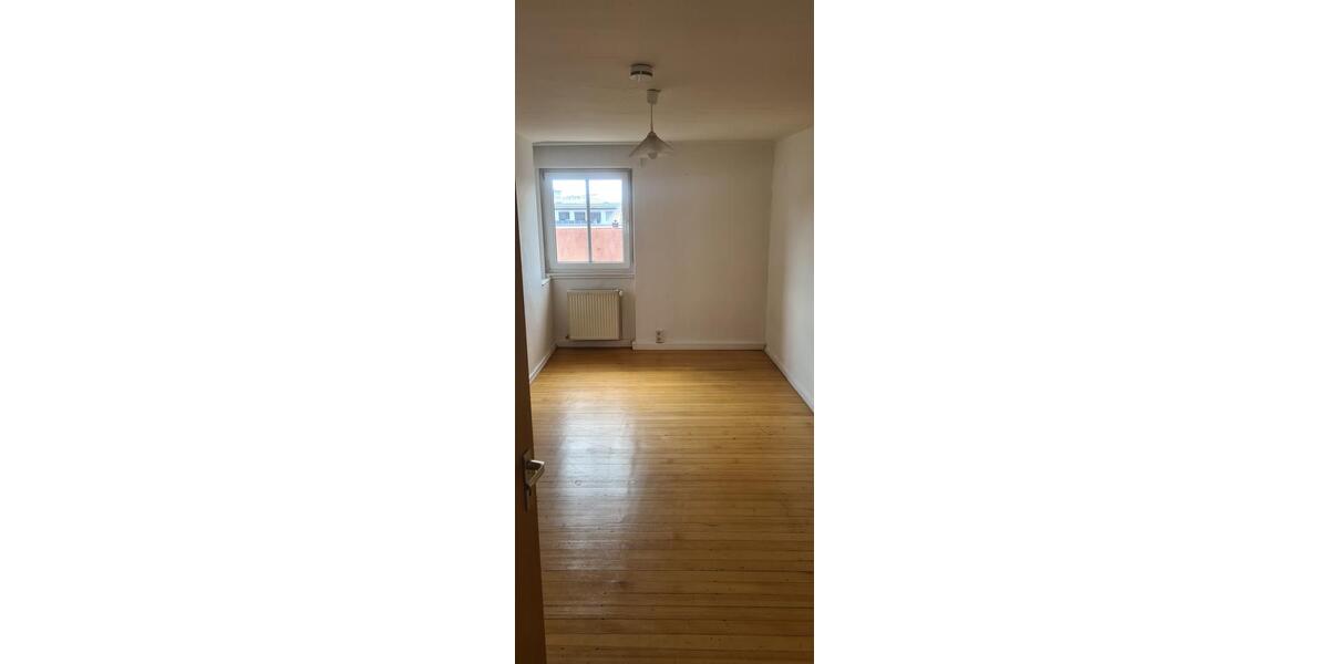 Etagenwohnung Kaiserslautern Betzenberg - 5 Zimmer, 129 m&sup2;, 950&euro; | Angebot:25900680