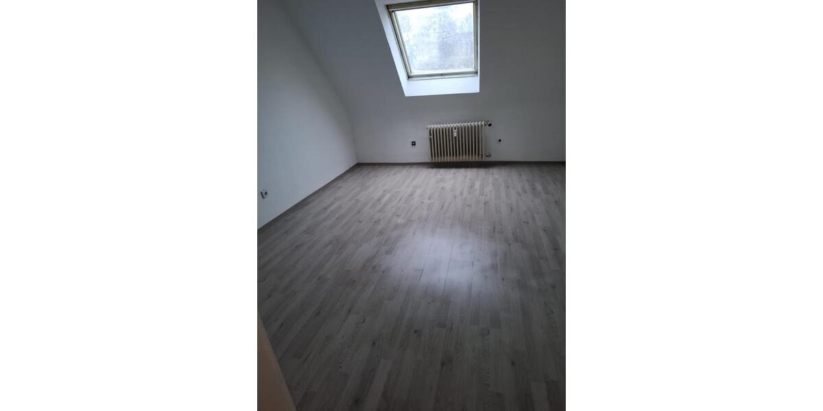 Dachgeschoßwohnung Pirmasens - 6 Zimmer, 129 m&sup2;, 700&euro; | Angebot:24812291
