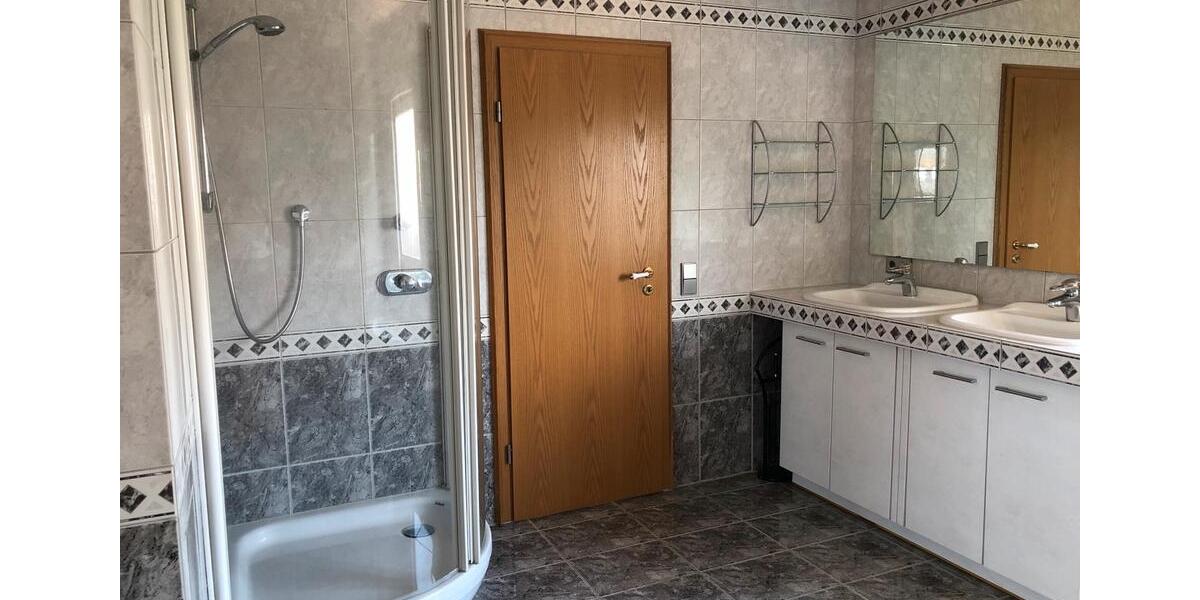 Einfamilienhaus Mehlingen - 5.5 Zimmer, 185 m&sup2;, 1.300&euro; | Angebot:27692043