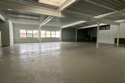 Vielseitig nutzbare Halle zimmer