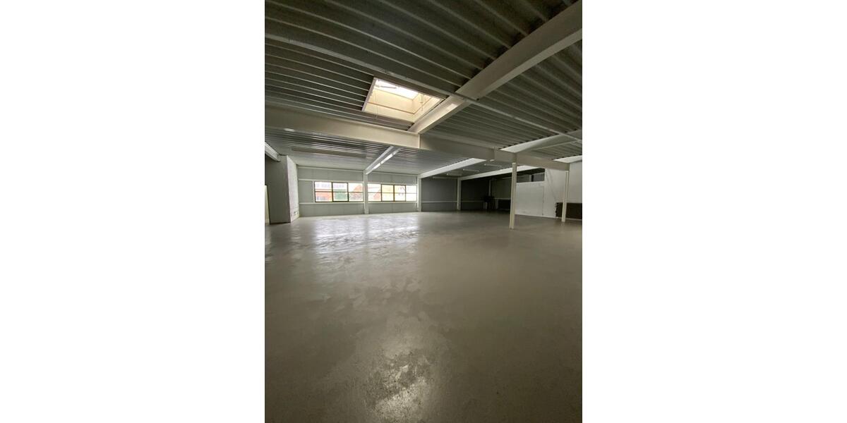 Vielseitig nutzbare Halle zimmer