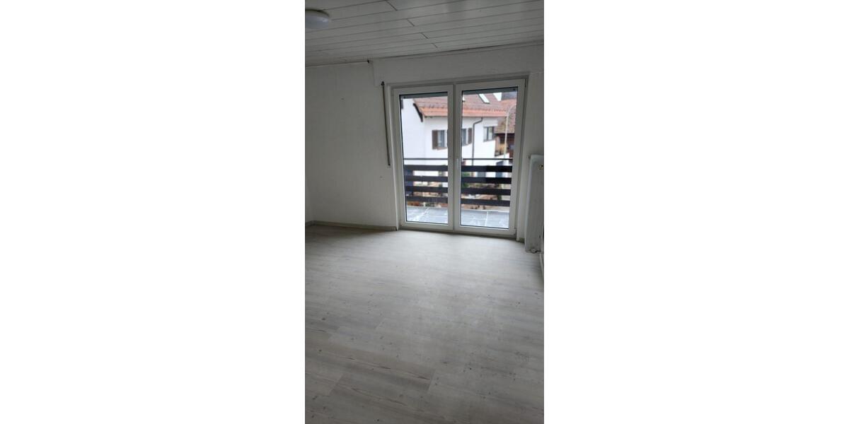 Einfamilienhaus Mehlingen - 7 Zimmer, 180 m&sup2;, 2.000&euro; | Angebot:24739345