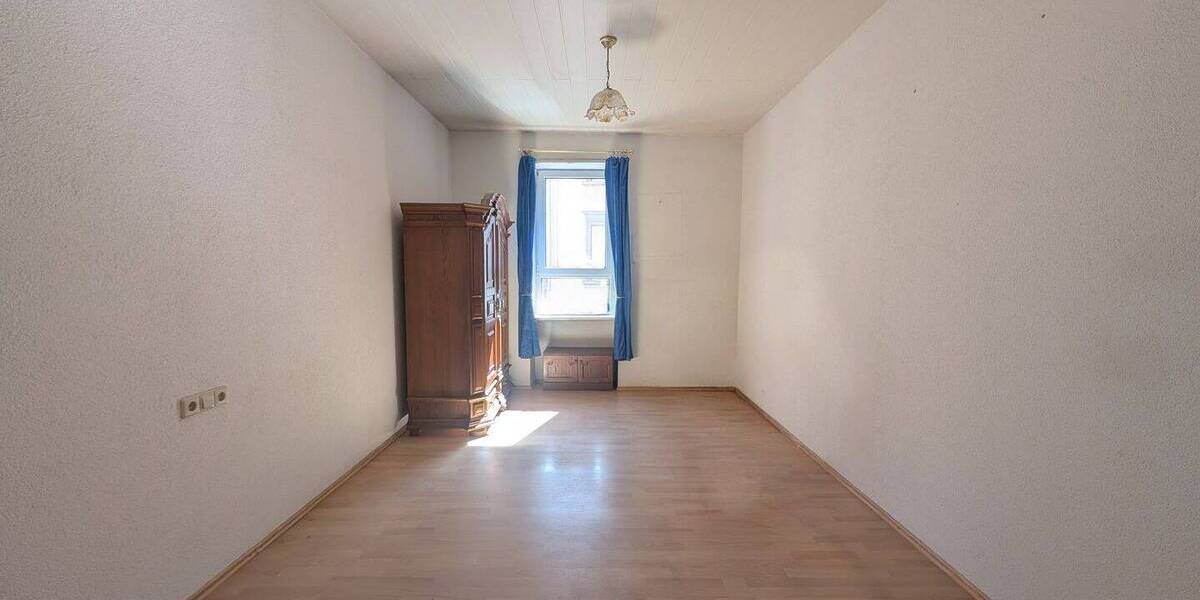 Mehrfamilienhaus, Wohnhaus Kaiserslautern Innenstadt - 9 Zimmer, 202 m&sup2;, 285.000&euro; | Angebot:26309369