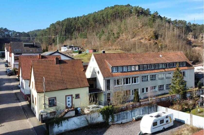 Halle in Dahn 358.000 € 465 m²