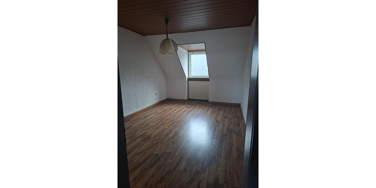 Dachgeschoßwohnung Pirmasens - 3 Zimmer, 68 m&sup2;, 420&euro; | Angebot:24515196