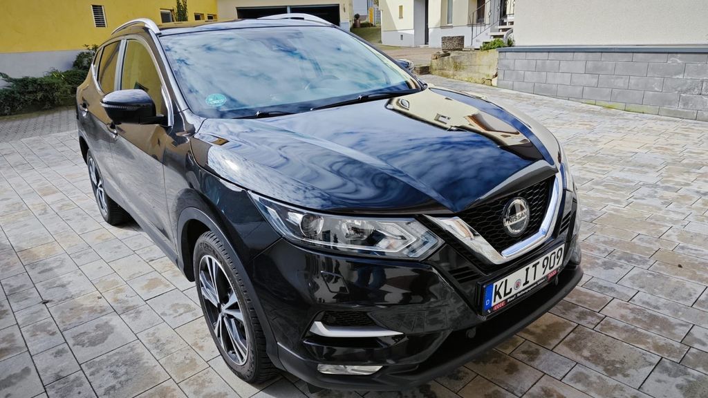 Nissan Qashqai 143.000 km 12.200 &euro; Hauptstuhl 66851
