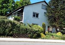 KL-West: Freistehendes Mehrfamilienhaus mit 5 Wohnungen, Garten und großer Garage