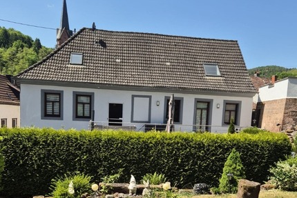 Kernsaniertes Einfamilienhaus mit modernem Look und traumhaftem Garten in Weidenthal 7 zimmer