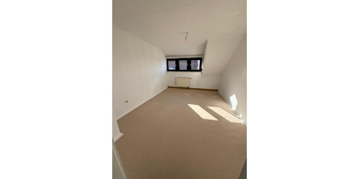 Dachgeschoßwohnung Pirmasens - 3 Zimmer, 70 m&sup2;, 420&euro; | Angebot:26185176