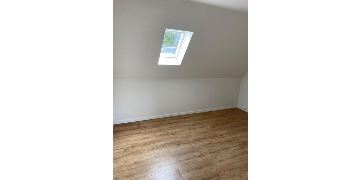 Dachgeschoßwohnung Kaiserslautern Engelshof - 4 Zimmer, 92 m&sup2;, 870&euro; | Angebot:26545233