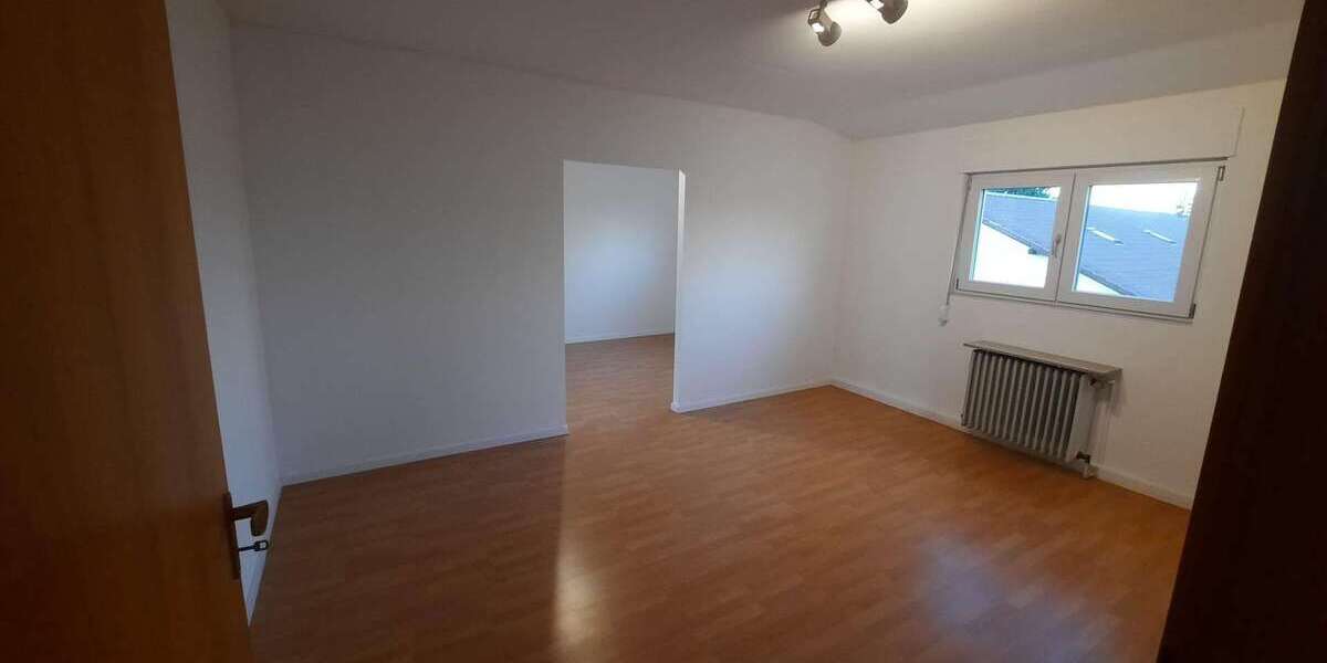 Etagenwohnung Hettenleidelheim - 4 Zimmer, 140 m&sup2;, 1.000&euro; | Angebot:25661670