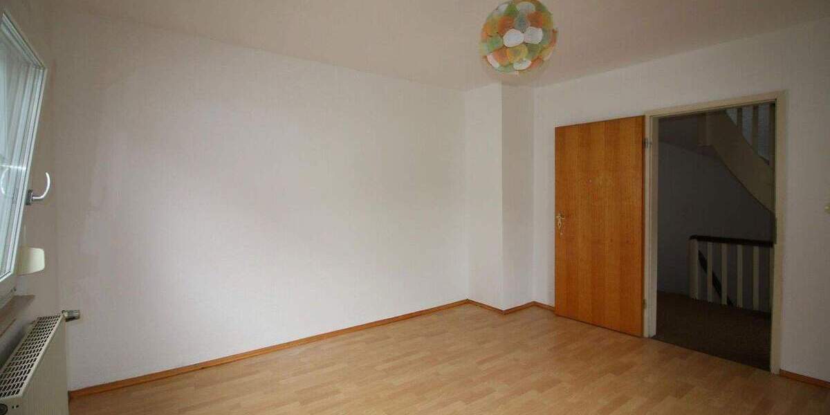 Einfamilienhaus Otterberg - 6 Zimmer, 121 m&sup2;, 175.000&euro; | Angebot:25674884