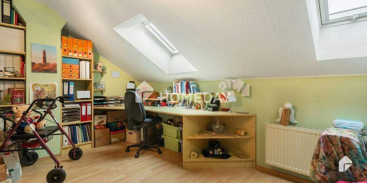 Ruhige Lage! DG-Wohnung mit 4 Zimmern, EBK und Keller 4 zimmer