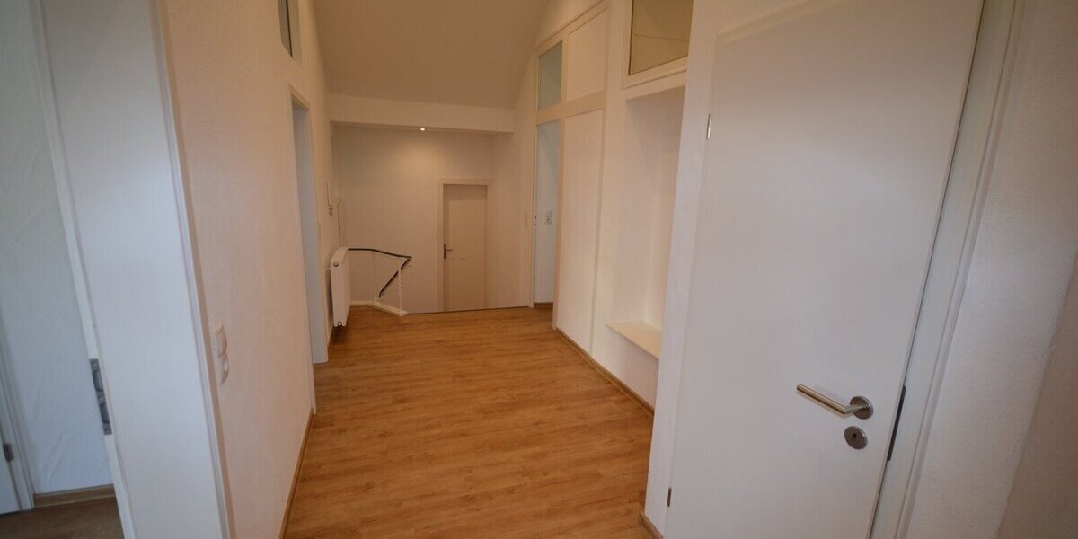 Eine wunderschoene Altbauwohnung in zentraler Stadtlage. 3 zimmer