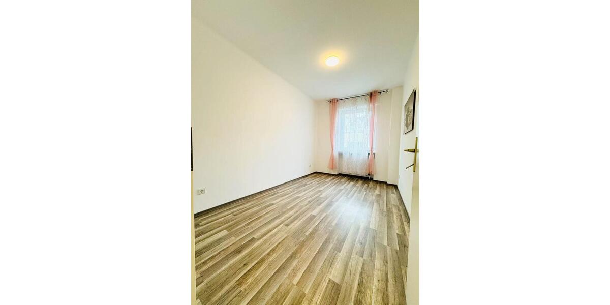 Einfamilienhaus Pirmasens - 4 Zimmer, 140 m&sup2;, 1.160&euro; | Angebot:26639487