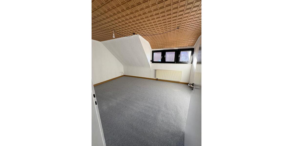 Dachgeschoßwohnung Pirmasens - 3 Zimmer, 70 m&sup2;, 420&euro; | Angebot:26185176