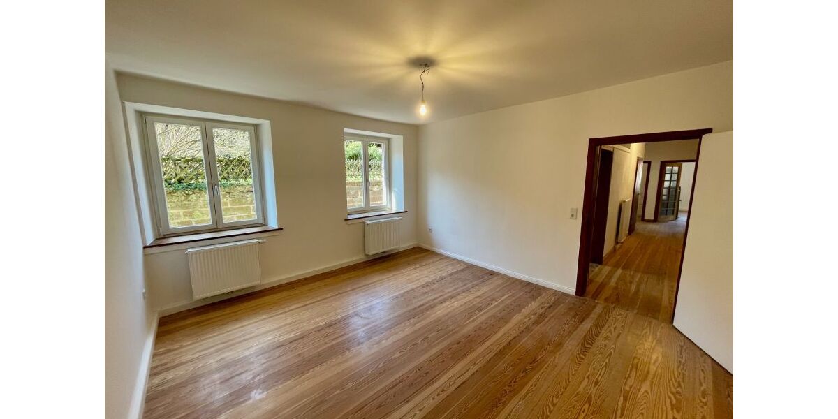 Provisionsfrei* Wunderschöne, komplett renovierte 140qm Altbauwohnung nahe Neustadt mit Garten - 5- Frankeneck | Angebot:25908495