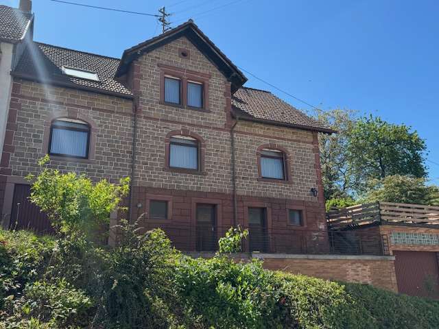 Haus zum Kaufen in Welchweiler 119.000 € 182 m²
