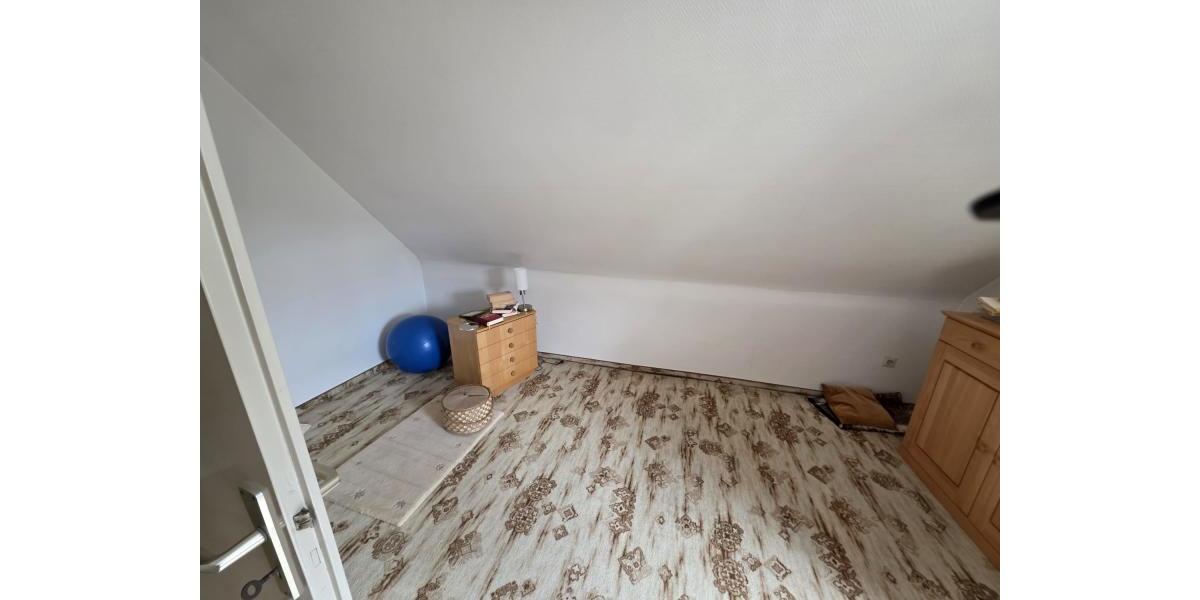 ObjNr:19753 - Liebenswürdige Doppelhaushälfte mit Garten im Dornröschenschlaf 5 zimmer